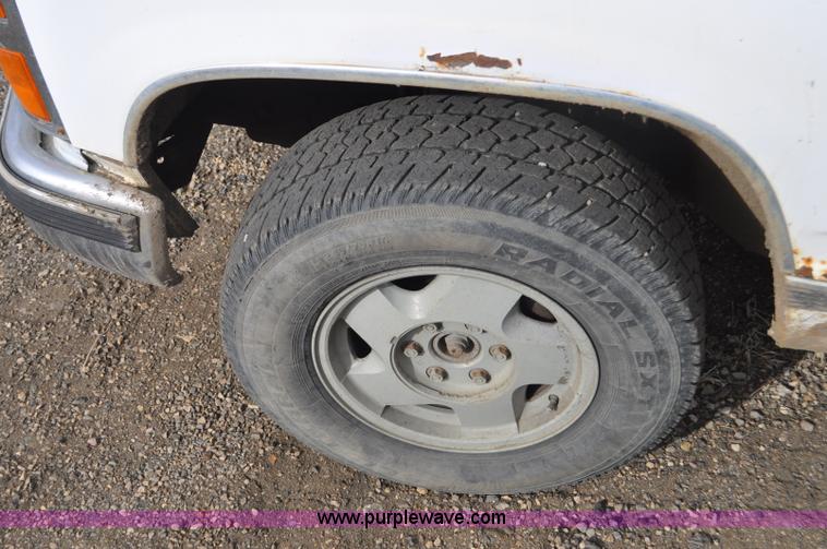image for item F2220 1992 Chevrolet 1500 Ext. Cab pickup truck