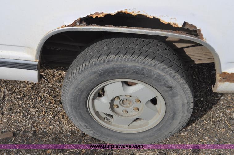 image for item F2220 1992 Chevrolet 1500 Ext. Cab pickup truck