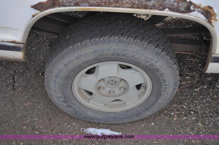 image for item F2220 1992 Chevrolet 1500 Ext. Cab pickup truck