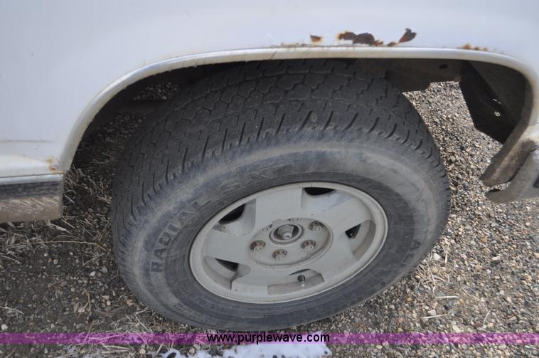 image for item F2220 1992 Chevrolet 1500 Ext. Cab pickup truck