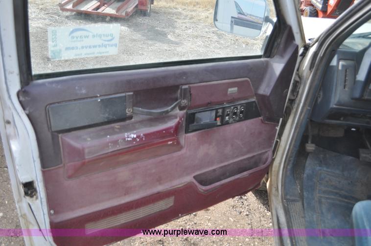 image for item F2220 1992 Chevrolet 1500 Ext. Cab pickup truck