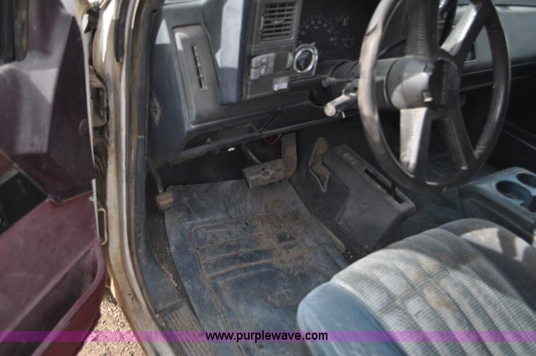 image for item F2220 1992 Chevrolet 1500 Ext. Cab pickup truck