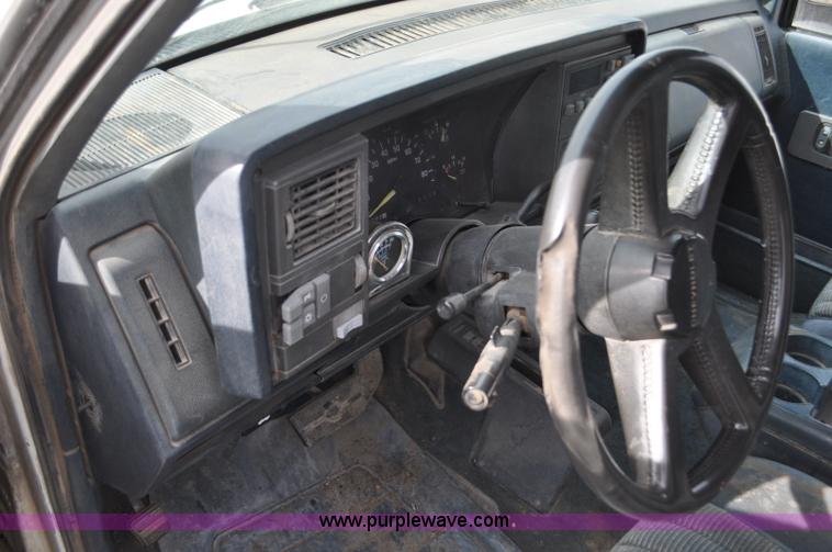 image for item F2220 1992 Chevrolet 1500 Ext. Cab pickup truck