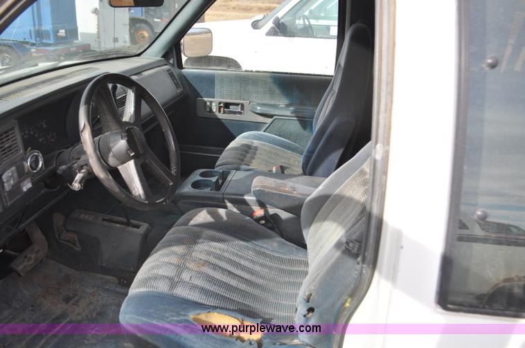 image for item F2220 1992 Chevrolet 1500 Ext. Cab pickup truck