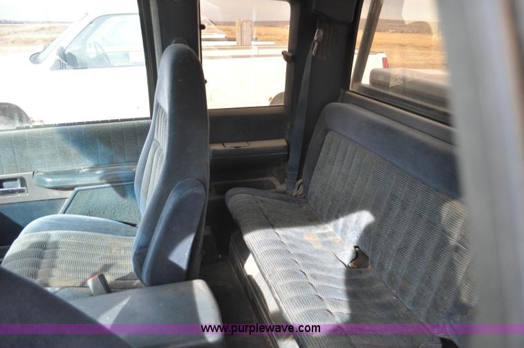 image for item F2220 1992 Chevrolet 1500 Ext. Cab pickup truck