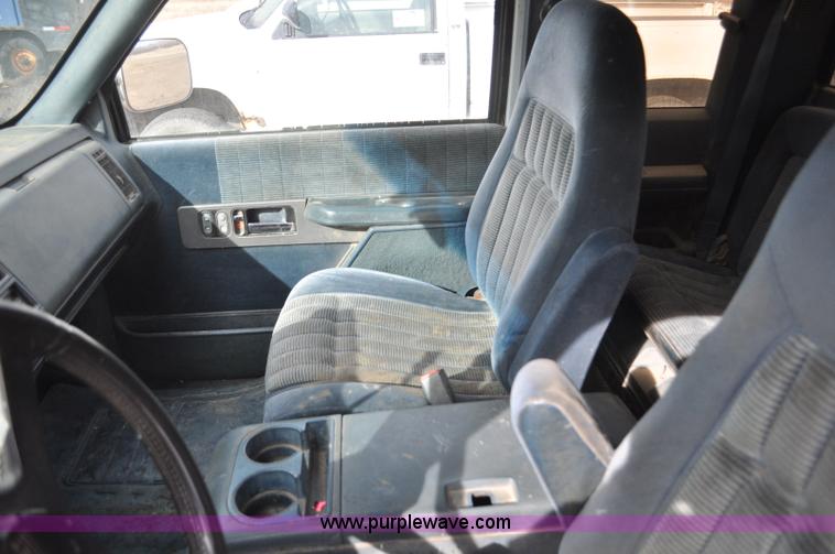 image for item F2220 1992 Chevrolet 1500 Ext. Cab pickup truck