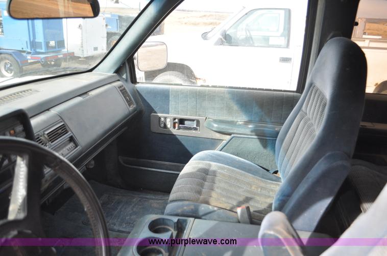 image for item F2220 1992 Chevrolet 1500 Ext. Cab pickup truck