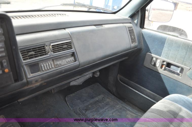 image for item F2220 1992 Chevrolet 1500 Ext. Cab pickup truck