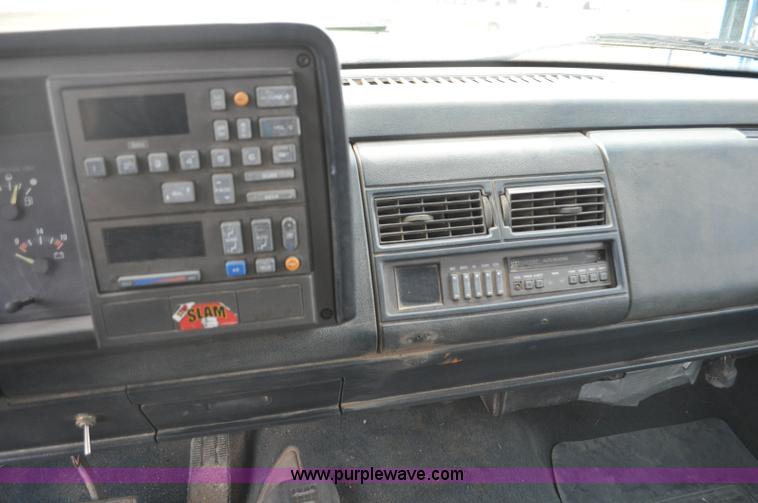 image for item F2220 1992 Chevrolet 1500 Ext. Cab pickup truck