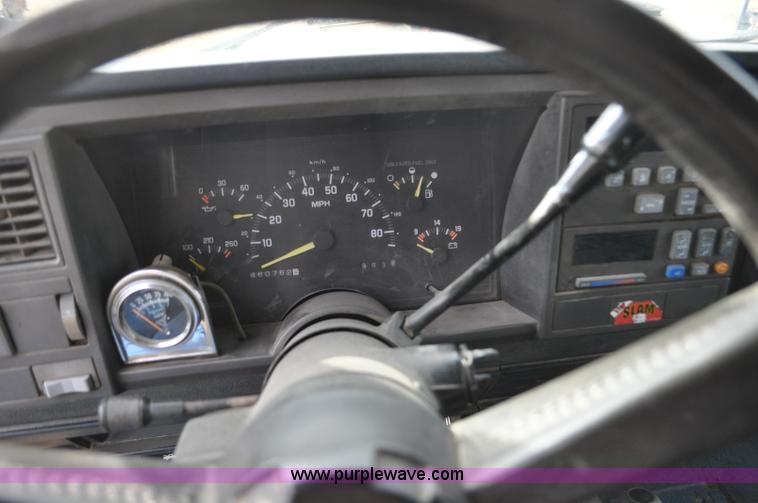 image for item F2220 1992 Chevrolet 1500 Ext. Cab pickup truck