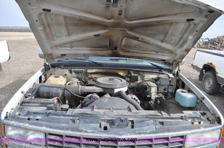 image for item F2220 1992 Chevrolet 1500 Ext. Cab pickup truck