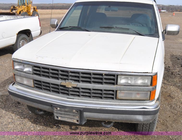 image for item F2220 1992 Chevrolet 1500 Ext. Cab pickup truck