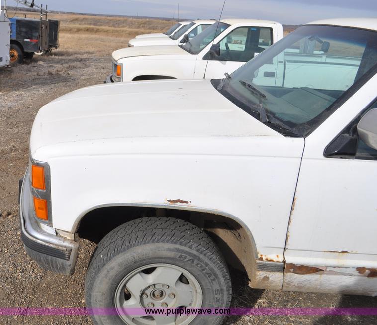 image for item F2220 1992 Chevrolet 1500 Ext. Cab pickup truck