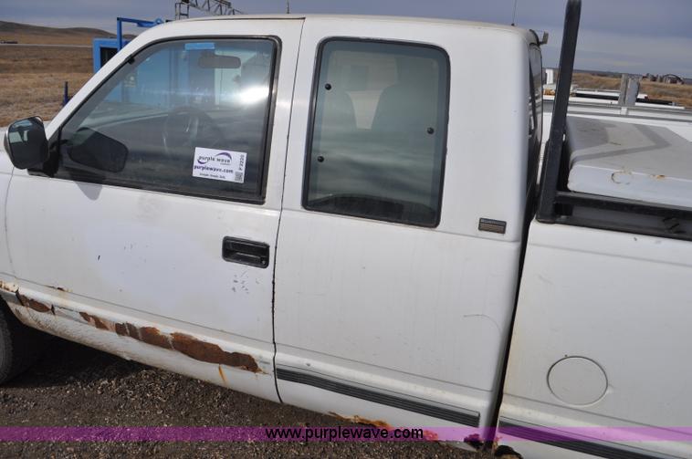 image for item F2220 1992 Chevrolet 1500 Ext. Cab pickup truck