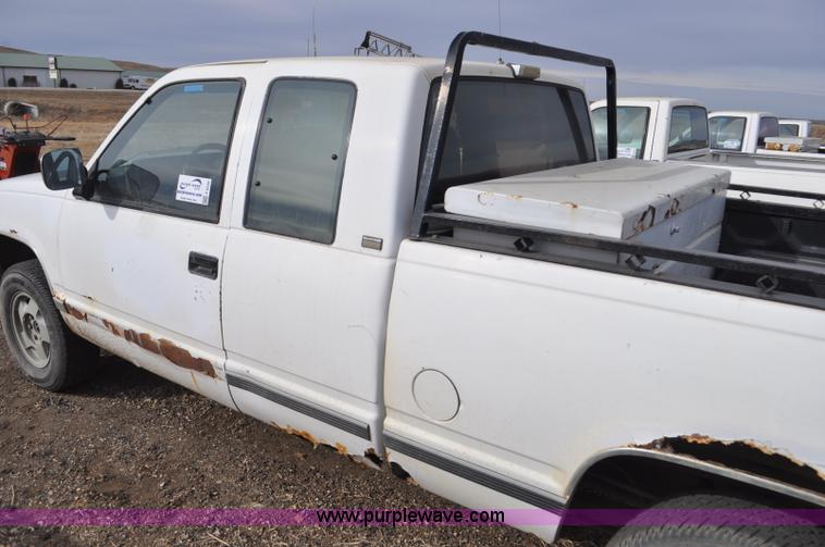 image for item F2220 1992 Chevrolet 1500 Ext. Cab pickup truck