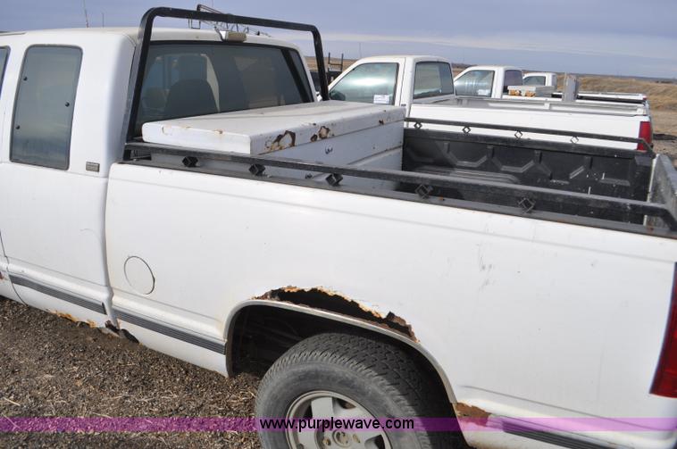 image for item F2220 1992 Chevrolet 1500 Ext. Cab pickup truck