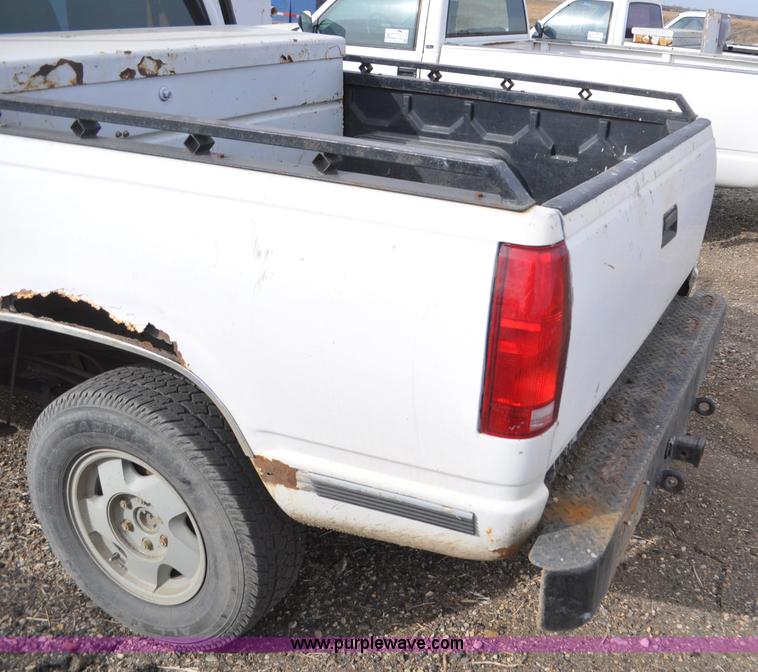 image for item F2220 1992 Chevrolet 1500 Ext. Cab pickup truck
