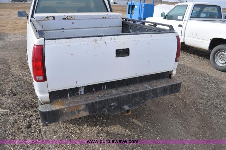 image for item F2220 1992 Chevrolet 1500 Ext. Cab pickup truck