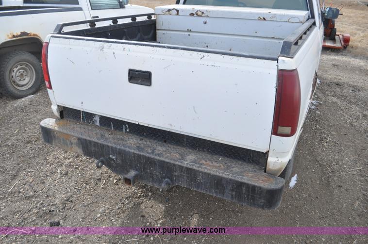 image for item F2220 1992 Chevrolet 1500 Ext. Cab pickup truck