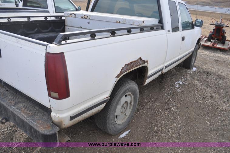 image for item F2220 1992 Chevrolet 1500 Ext. Cab pickup truck