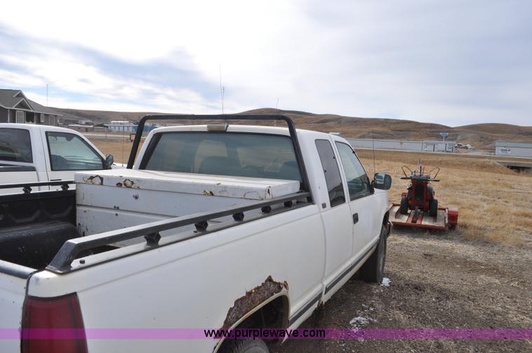 image for item F2220 1992 Chevrolet 1500 Ext. Cab pickup truck