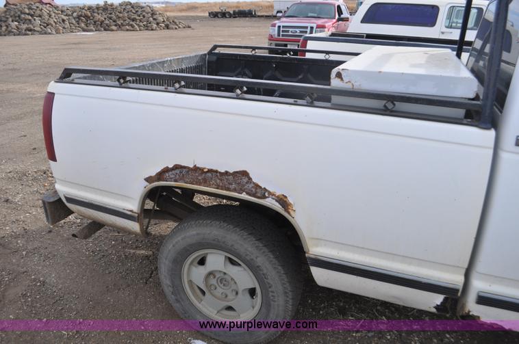 image for item F2220 1992 Chevrolet 1500 Ext. Cab pickup truck