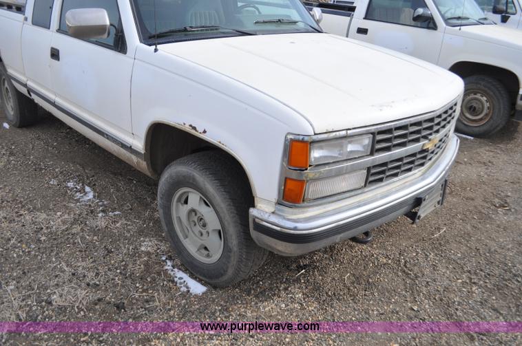 image for item F2220 1992 Chevrolet 1500 Ext. Cab pickup truck