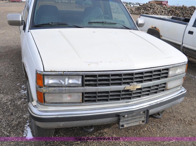 image for item F2220 1992 Chevrolet 1500 Ext. Cab pickup truck