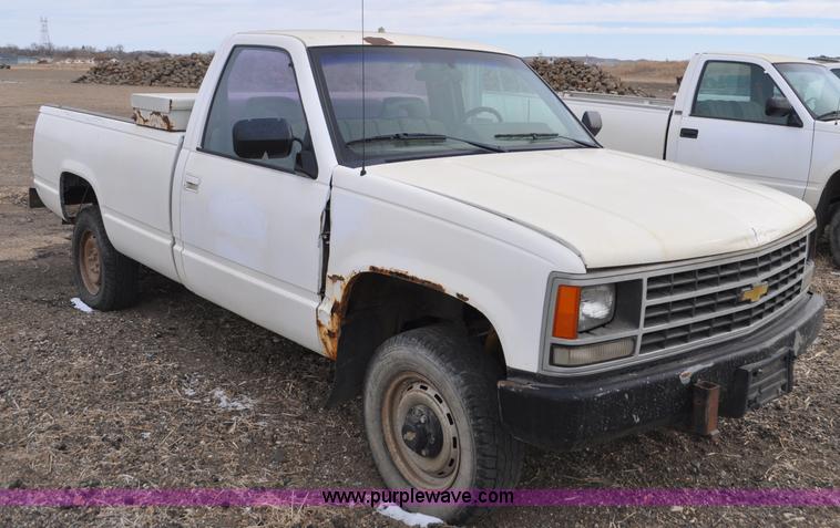 image for item F2222 1992 Chevrolet Cheyenne 1500 pickup truck