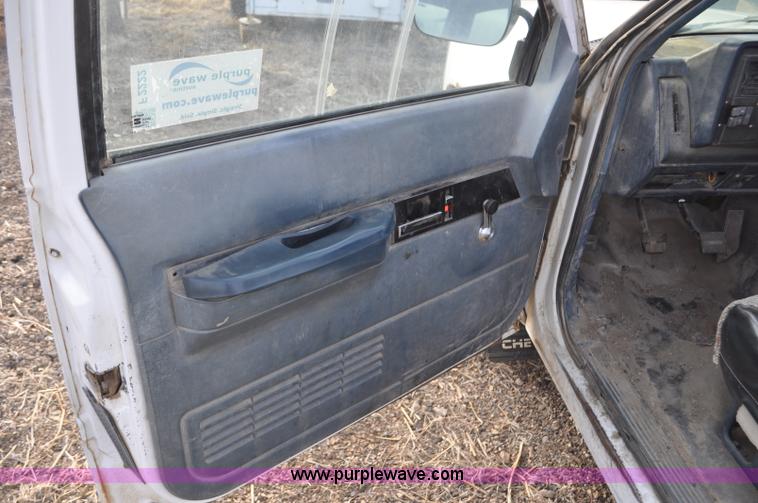 image for item F2222 1992 Chevrolet Cheyenne 1500 pickup truck