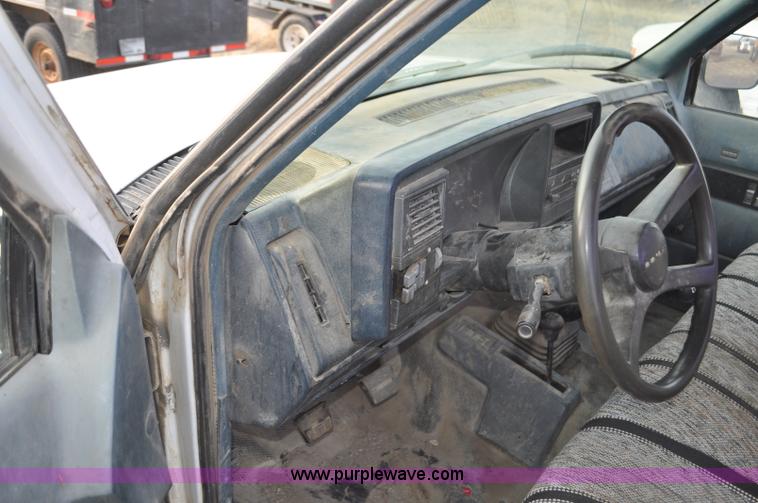 image for item F2222 1992 Chevrolet Cheyenne 1500 pickup truck