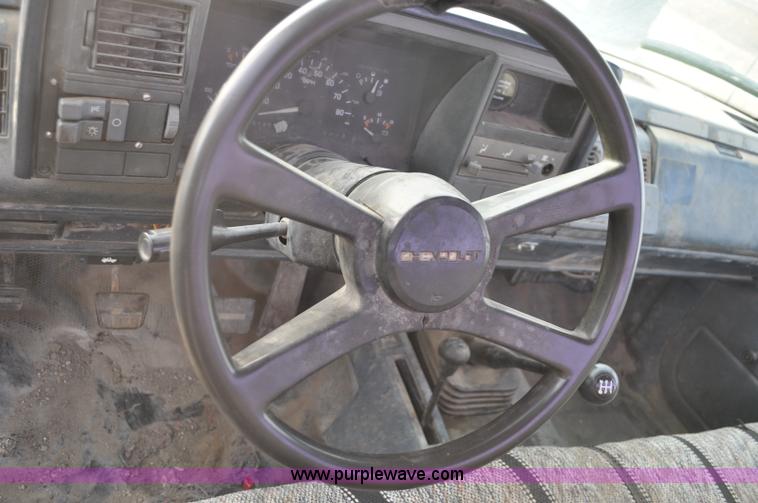 image for item F2222 1992 Chevrolet Cheyenne 1500 pickup truck