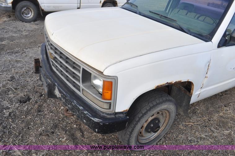 image for item F2222 1992 Chevrolet Cheyenne 1500 pickup truck