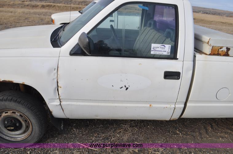 image for item F2222 1992 Chevrolet Cheyenne 1500 pickup truck