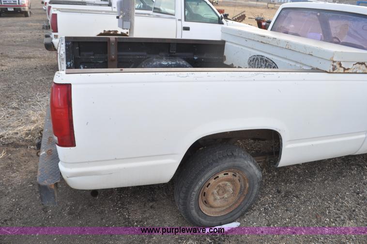 image for item F2222 1992 Chevrolet Cheyenne 1500 pickup truck