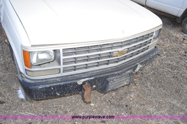 image for item F2222 1992 Chevrolet Cheyenne 1500 pickup truck