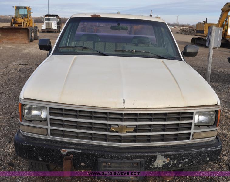 image for item F2222 1992 Chevrolet Cheyenne 1500 pickup truck