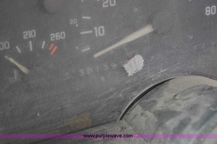 image for item F2222 1992 Chevrolet Cheyenne 1500 pickup truck