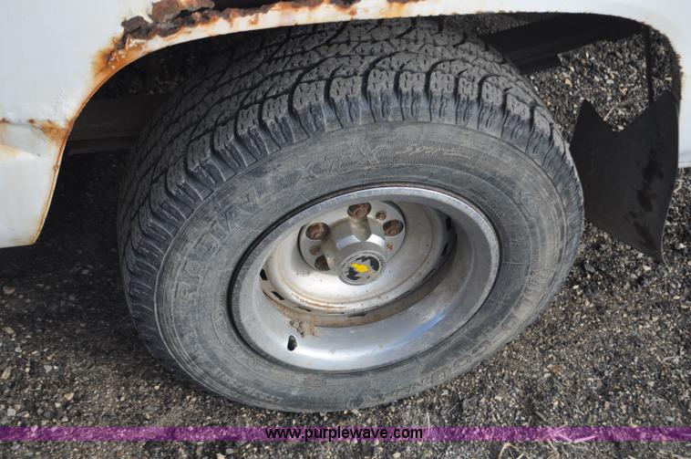 image for item F2223 1988 Chevrolet Cheyenne 1500 pickup truck