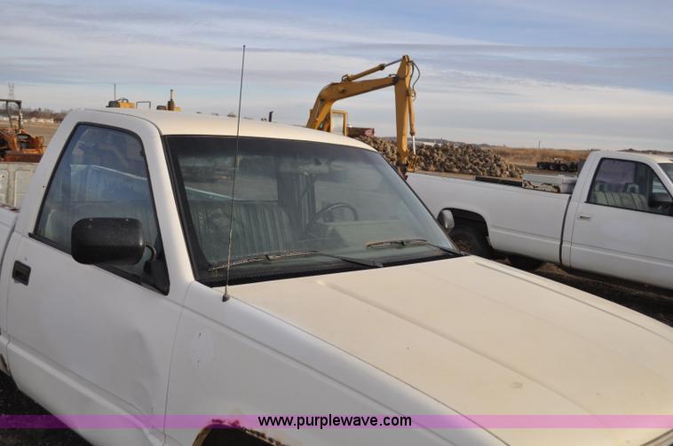 image for item F2223 1988 Chevrolet Cheyenne 1500 pickup truck