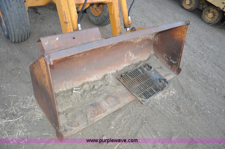 image for item F2234 Case Road Runner 380 tractor