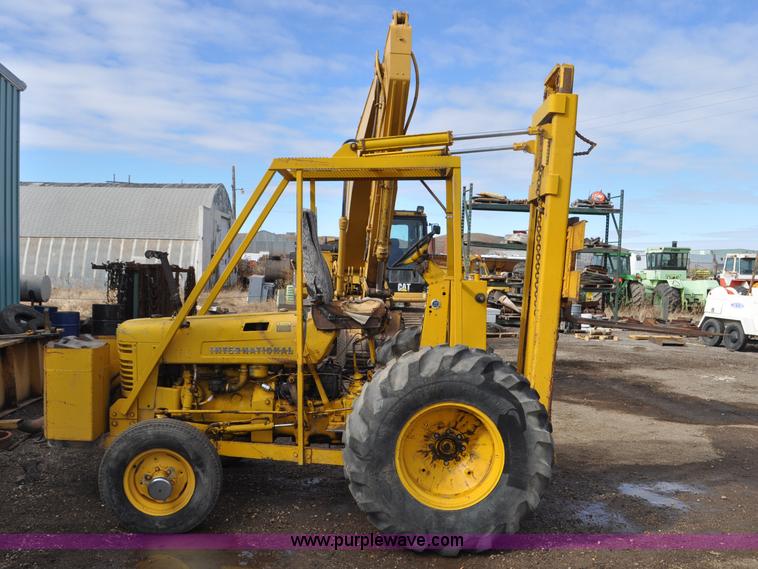 image for item F2244 International forklift