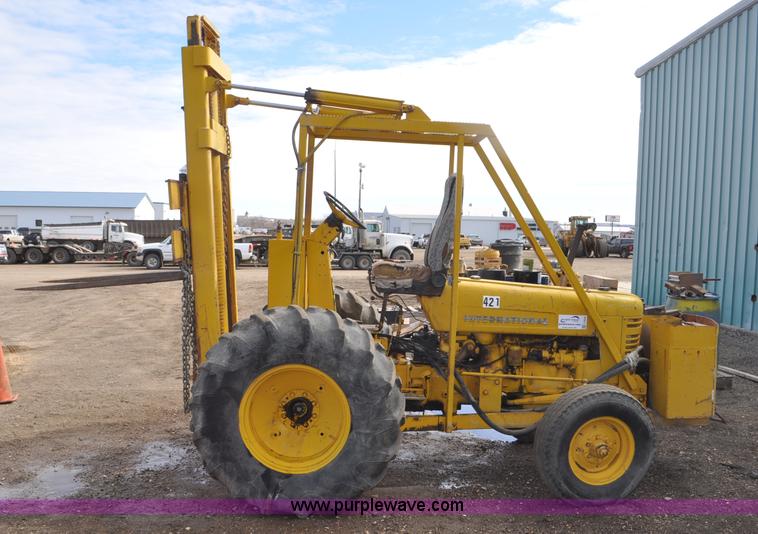 image for item F2244 International forklift