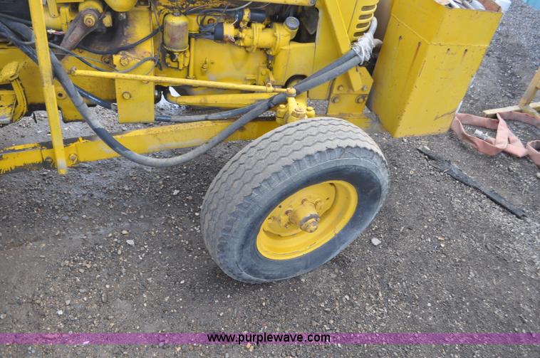 image for item F2244 International forklift