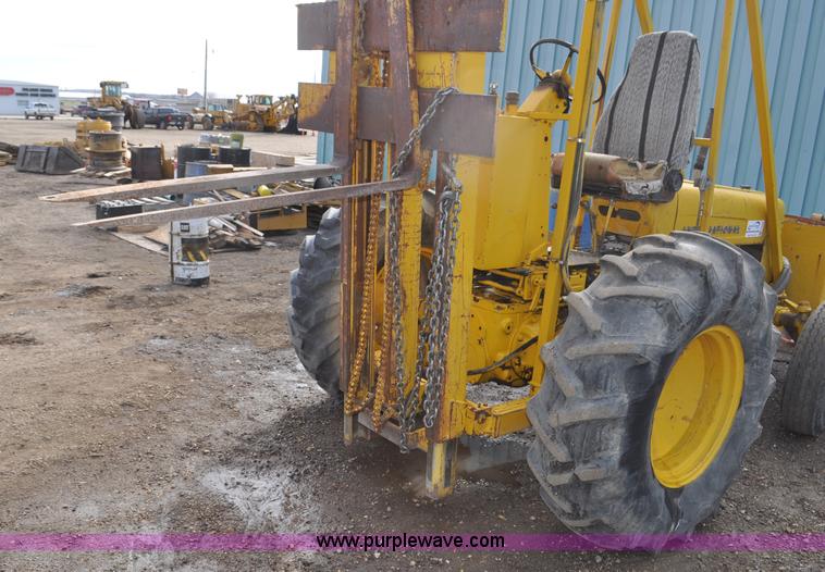 image for item F2244 International forklift