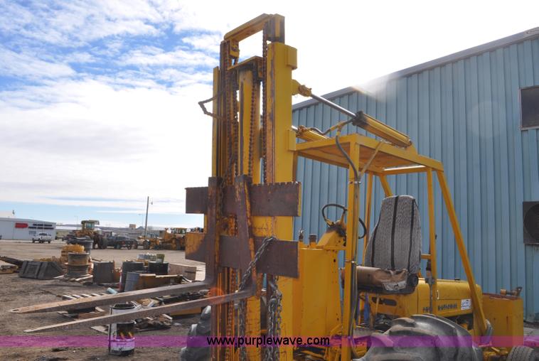 image for item F2244 International forklift