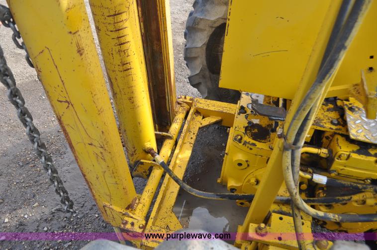 image for item F2244 International forklift