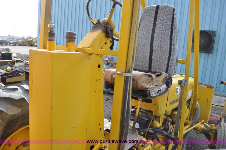image for item F2244 International forklift