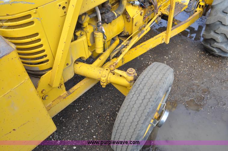 image for item F2244 International forklift