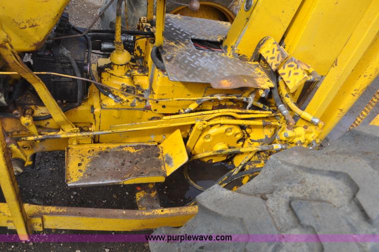 image for item F2244 International forklift